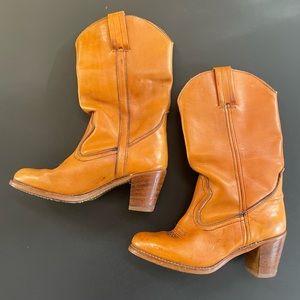 Dexter Heeled Cowboy Boots in Tan, 7.5